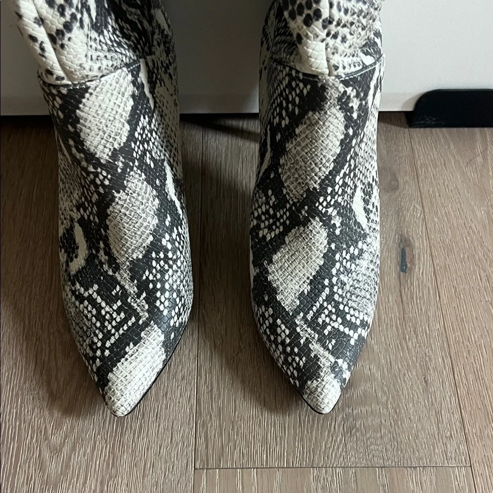 Steve Madden Black and White Snakeskin Heeled Boots - Picture 3 of 4